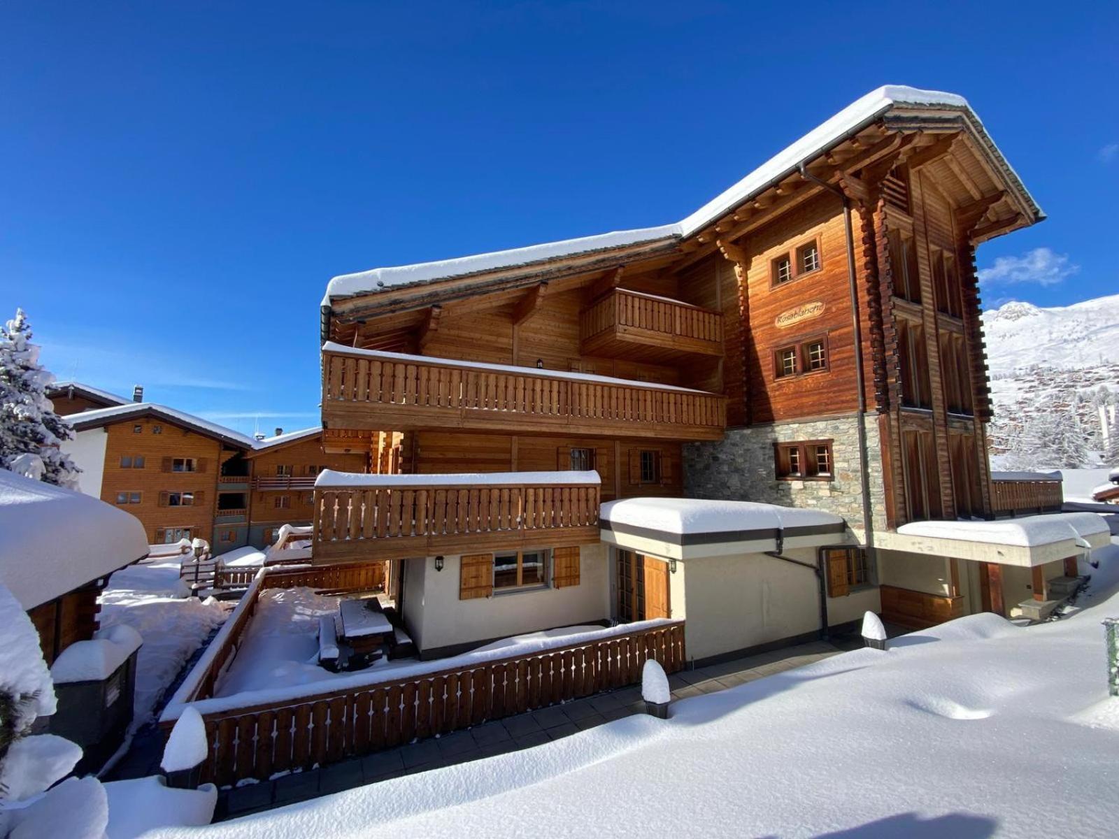 3 Bedrooms Near Center Terrasse Wifi Equiped Kitchen Apartment